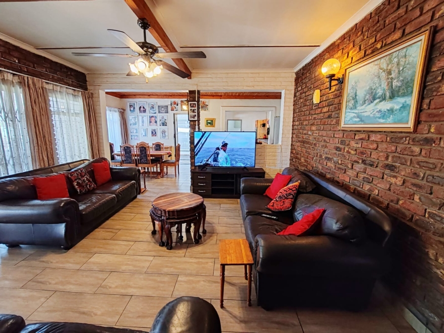 5 Bedroom Property for Sale in Miederpark North West